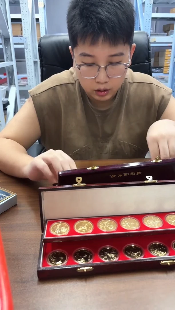 其他普通金属十二生肖纪念章 长方盒 沈阳造币