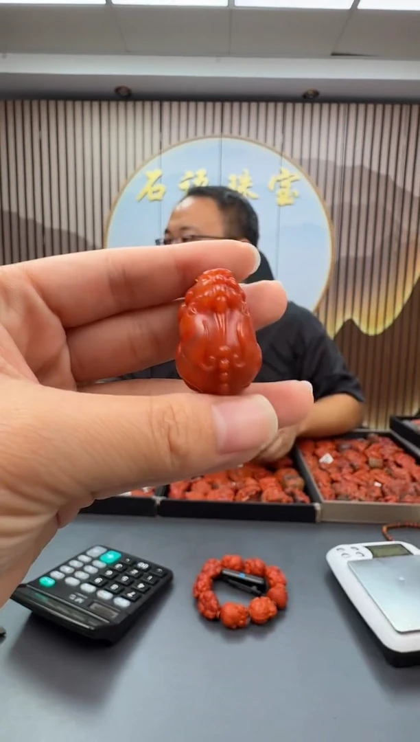未镶嵌雕刻南红玛瑙020ZB0915产品一个