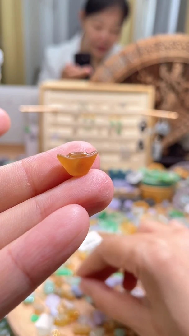 翡翠未镶嵌颈饰如****^滴流