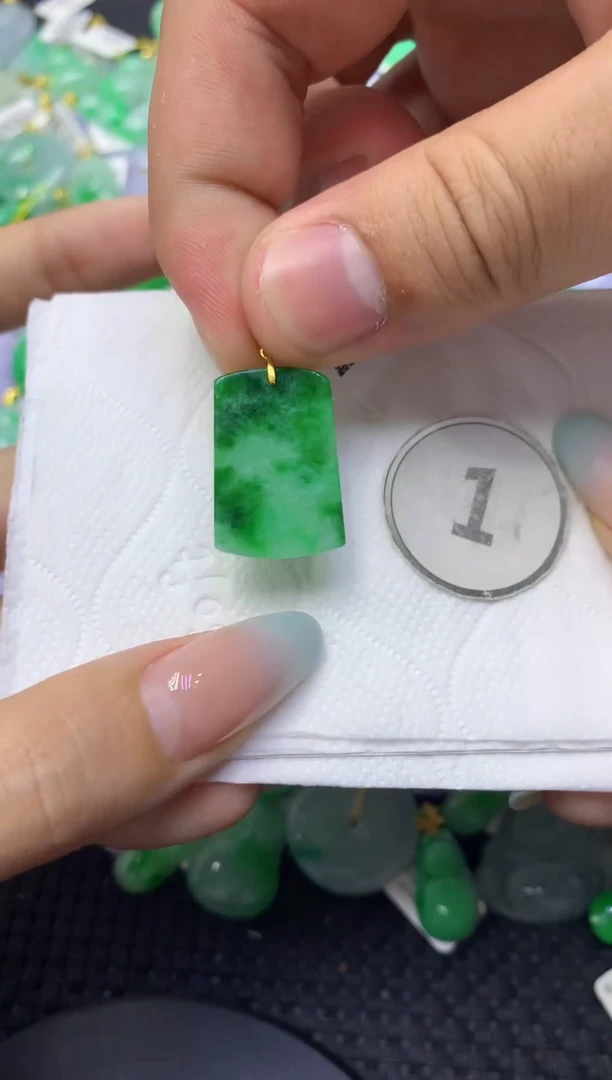 颈饰未镶嵌翡翠天然缅甸翡翠A货