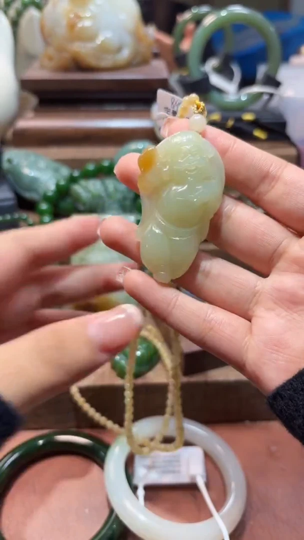 颈饰未镶嵌和田玉1