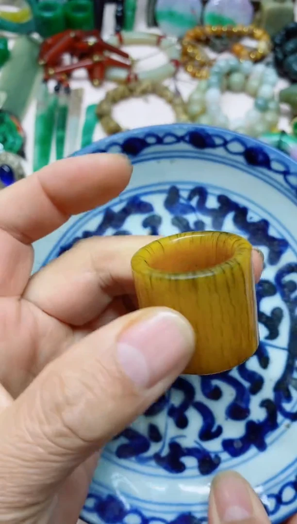 【闪购商品】19直播间的实时画面