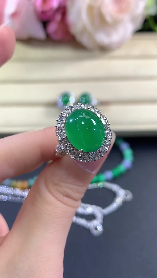 18K金镶嵌戒指翡翠b327