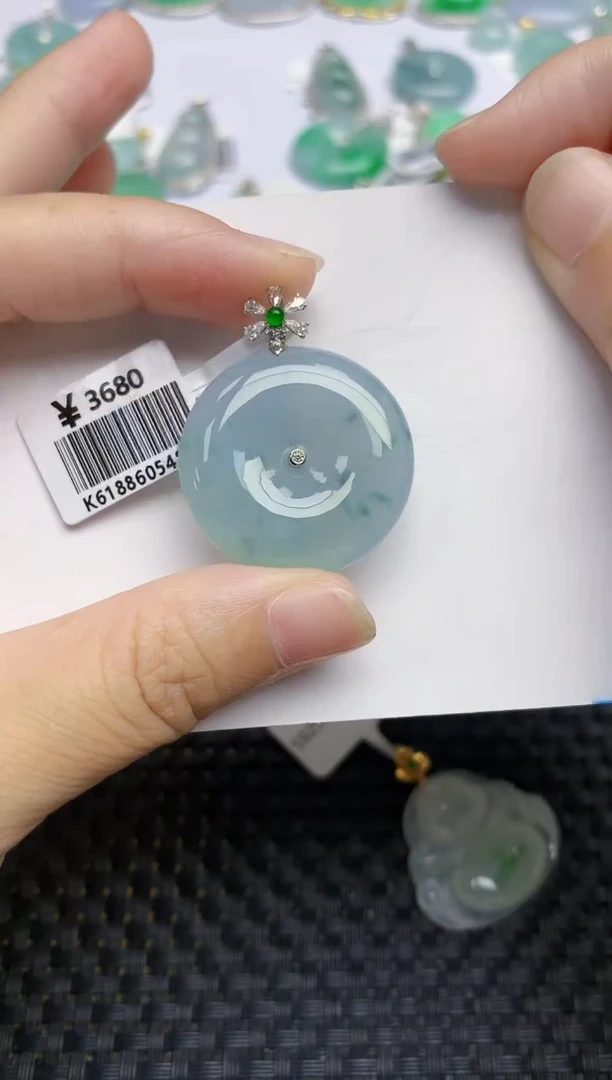 翡翠18K金镶嵌颈饰天然翡翠A货