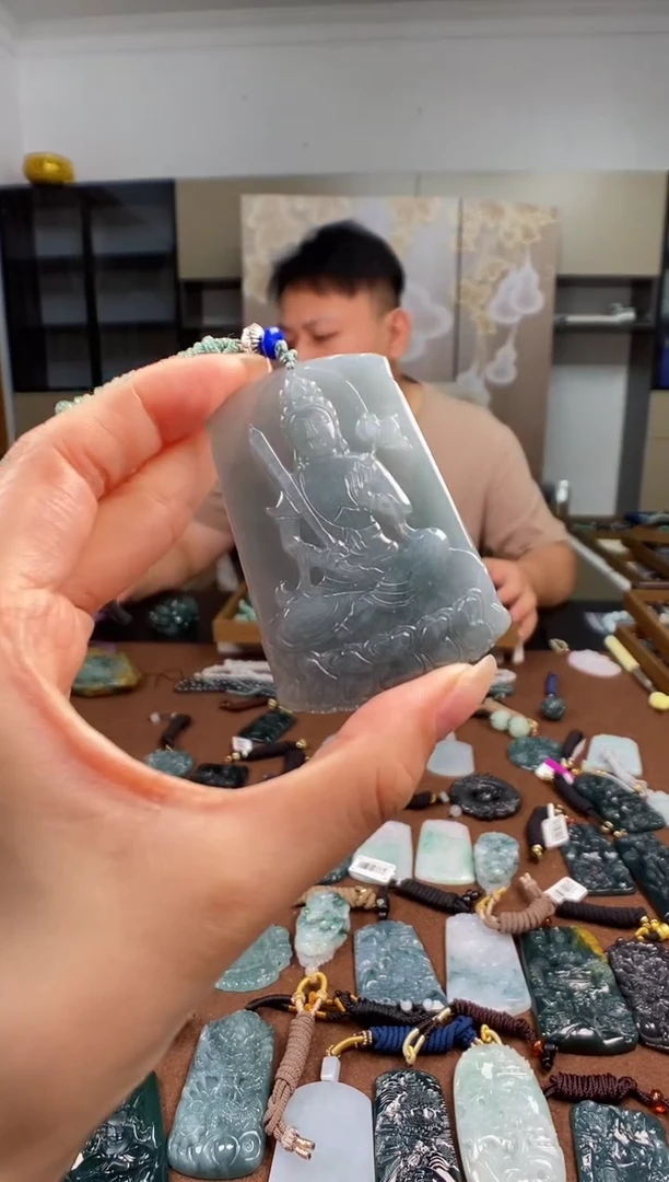 颈饰未镶嵌翡翠 多样性发其一