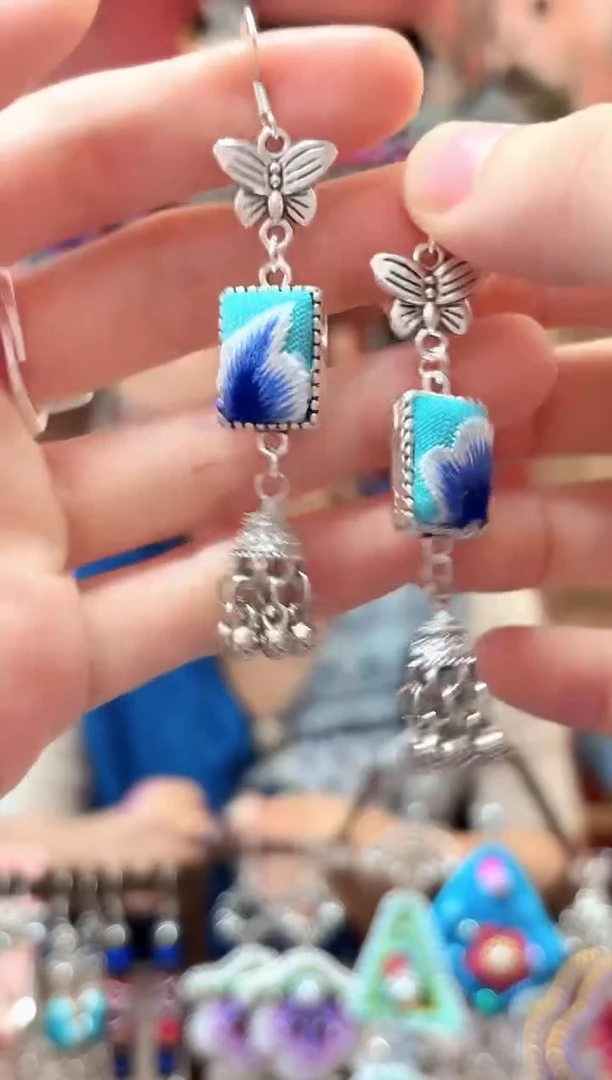 织绣云织谣民族风精美饰品  100