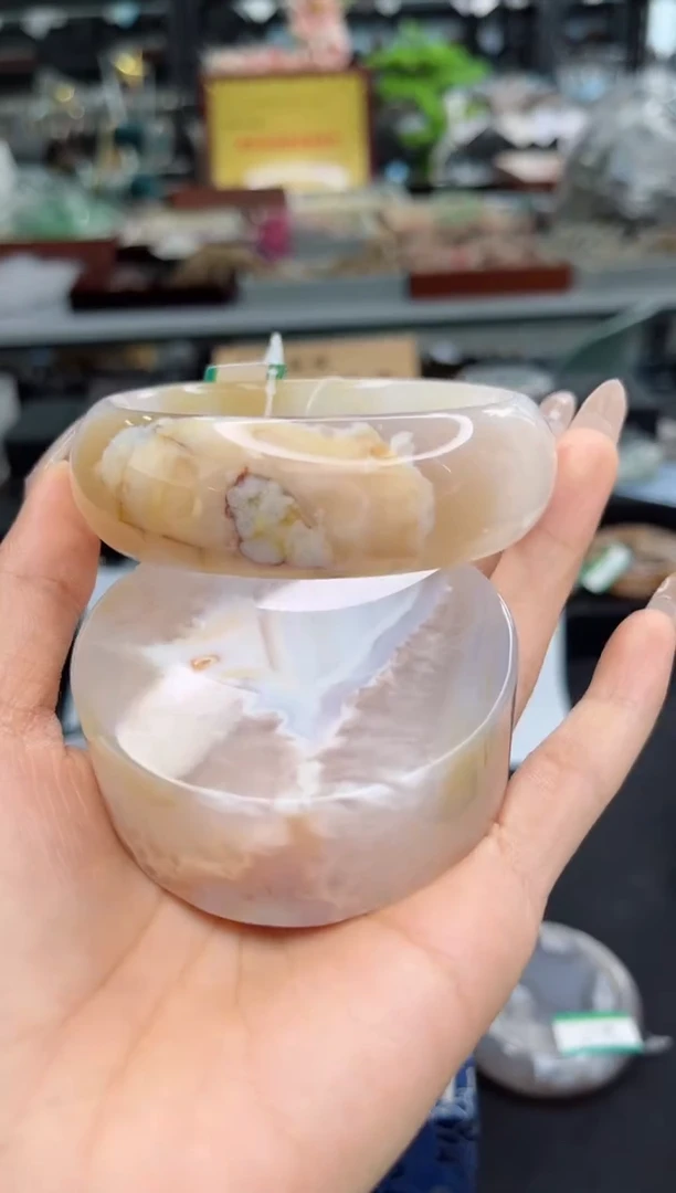 【闪购商品】石英质玉手镯未镶嵌65圈口（不退不换）1931100