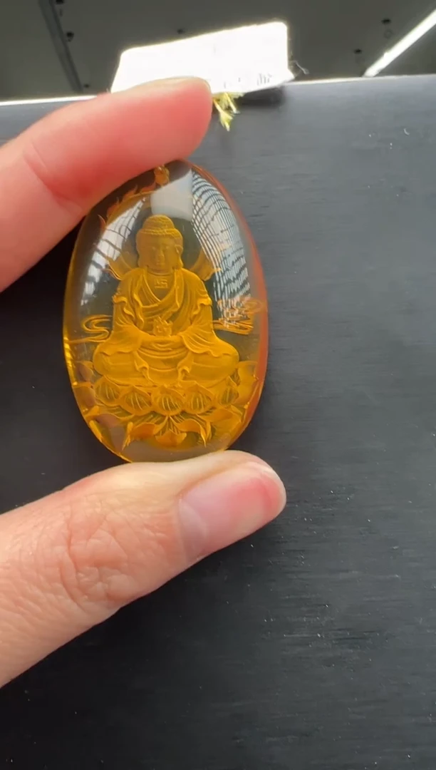 琥珀颈饰未镶嵌大日如来