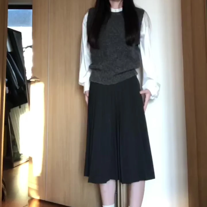 【校时】秋冬慵懒风气质白色衬衫打底衫灰色马甲黑色半身裙时尚套装