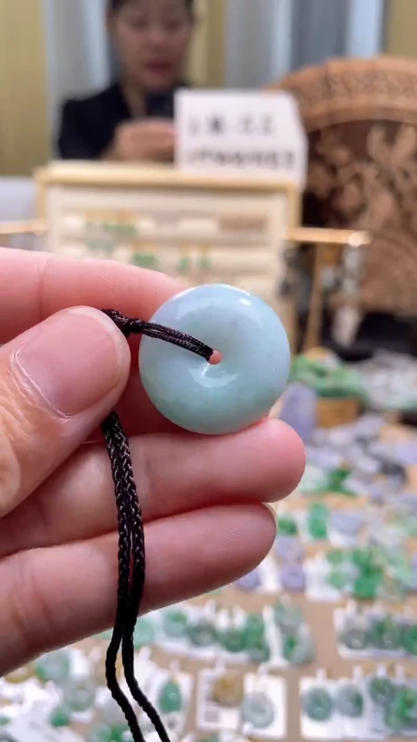 颈饰未镶嵌翡翠平安扣