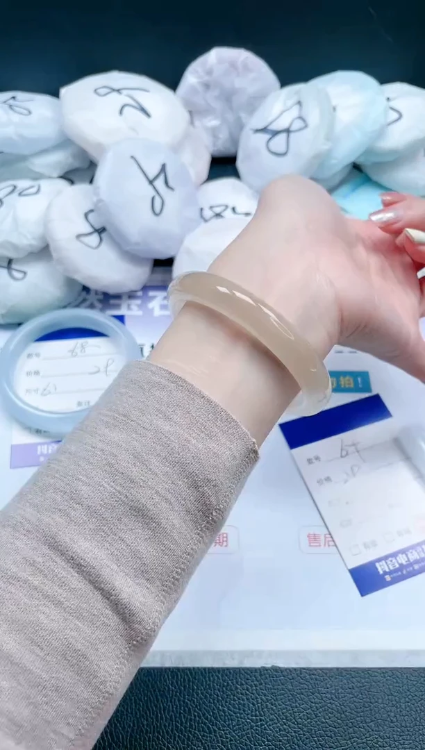 【闪购商品】石英质玉手镯未镶嵌 香槟金手镯-60