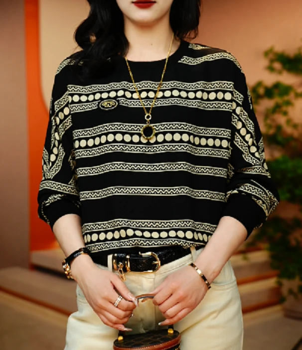 韵律波图-高端长袖时尚上衣女显瘦显白百搭印花圆领减龄