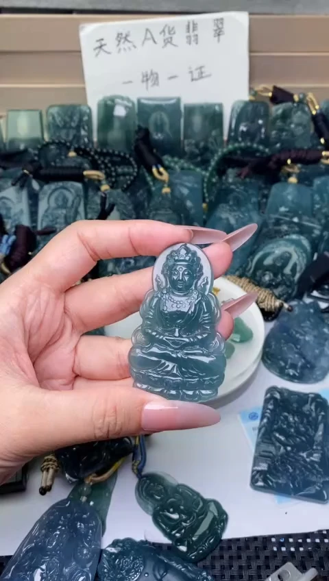 颈饰未镶嵌翡翠