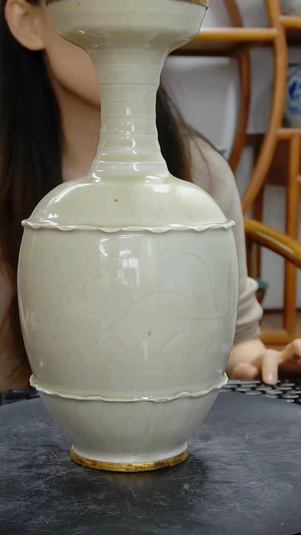 瓶定窑刻牡丹纹长颈盘口瓶#1419#