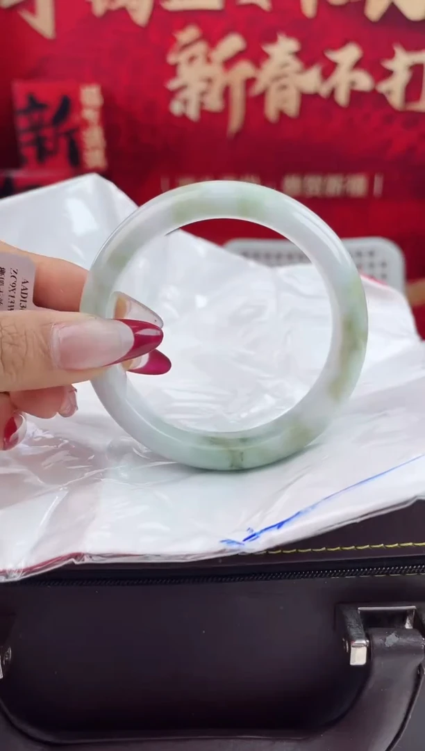 【闪购商品】翡翠手镯未镶嵌5翡翠手镯（微瑕）