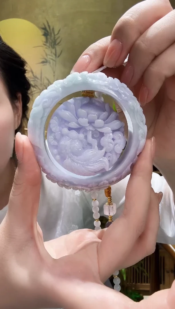 颈饰未镶嵌翡翠吊镯一套 56