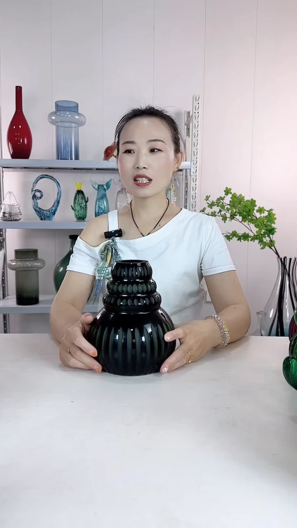 玻璃7.18中午磨刻绿色高度21CM 口6CM