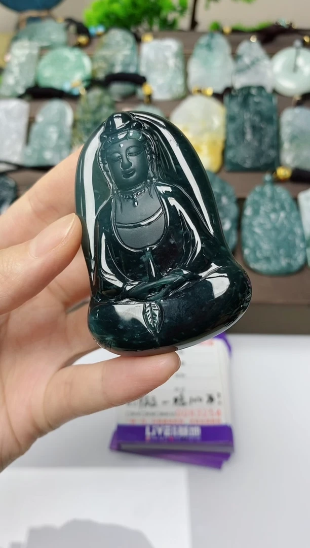 翡翠未镶嵌颈饰