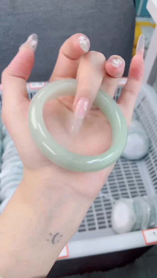 未镶嵌手镯石英质玉107-54.8