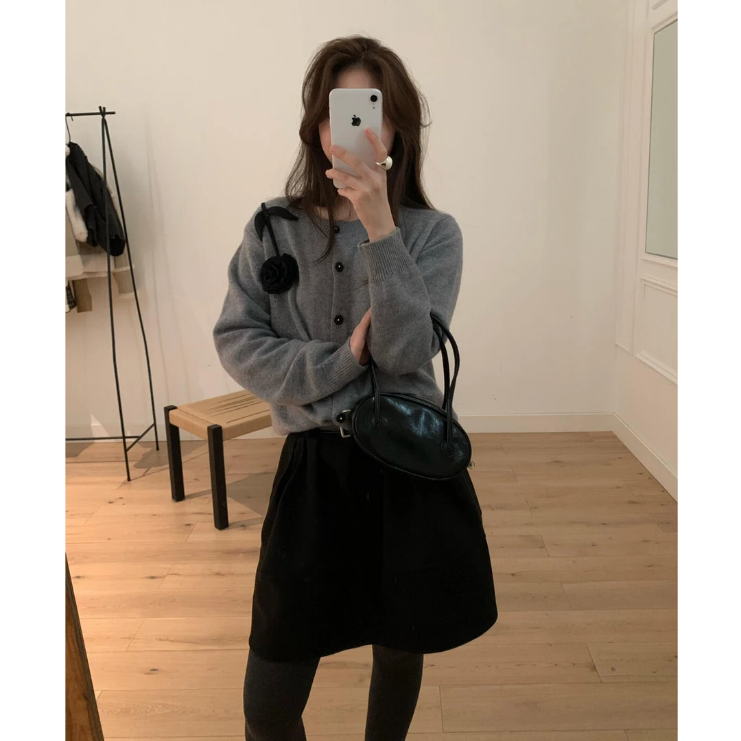 新款高级感气质套装女冬季立体灰色花朵开衫毛衣慵懒半身裙两件套