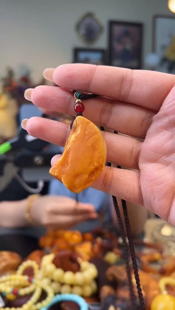 琥珀颈饰未镶嵌吊坠