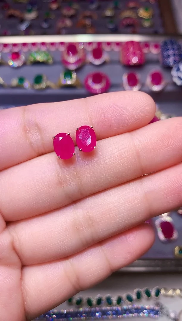 银S925镶嵌耳饰红宝石....