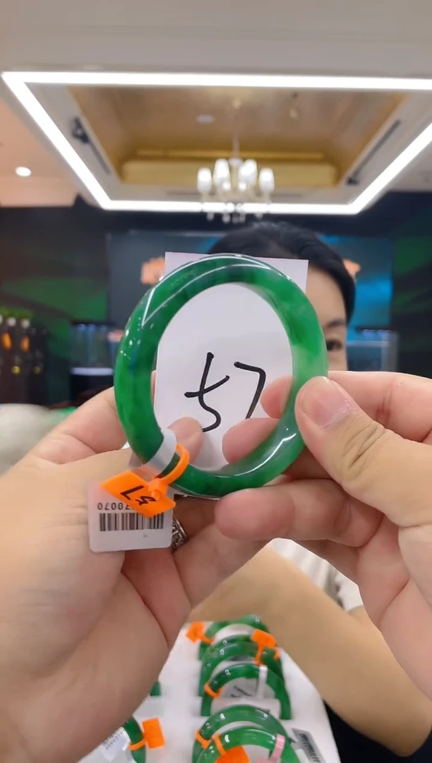石英质玉（非洲翠）手镯未镶嵌天然冰飘花