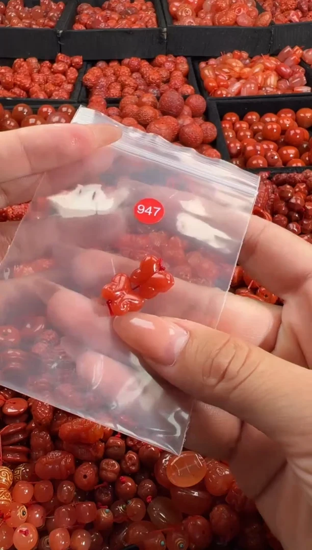 南红玛瑙未镶嵌颈饰1
