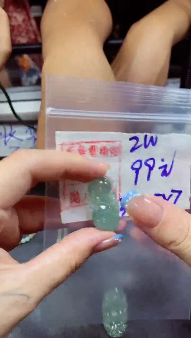 定制翡翠未镶嵌天然缅甸翡翠毛A货 货需精细抛光多样性发货