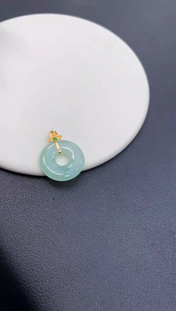 颈饰18K金镶嵌翡翠48小时鉴赏期 退货不扣服务费