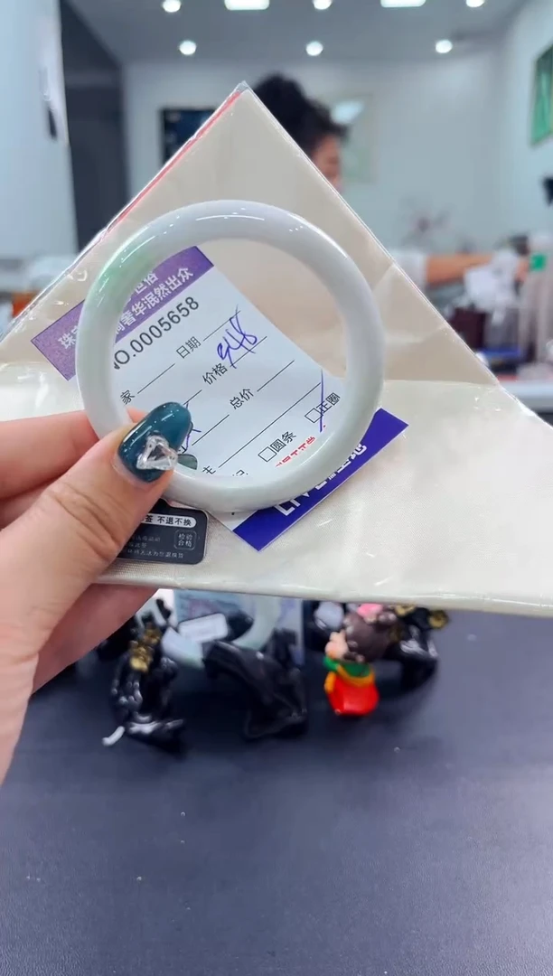 翡翠手镯未镶嵌天然缅甸A货翡翠