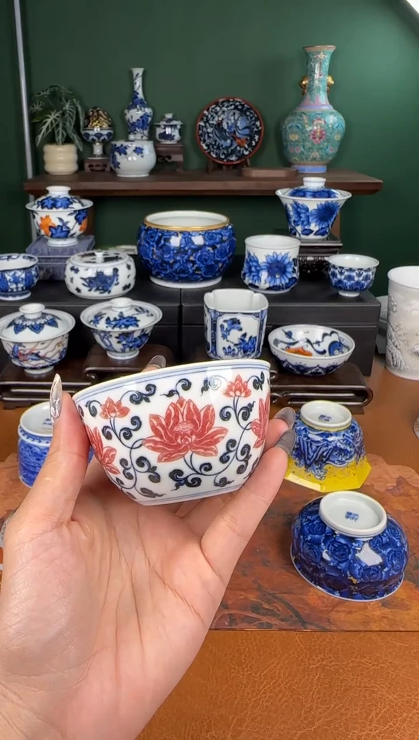 杯勤义堂。釉里红花卉缸杯