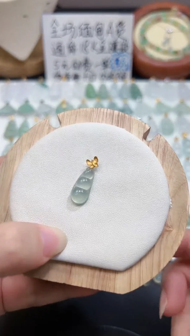 翡翠18K金镶嵌颈饰14豆子