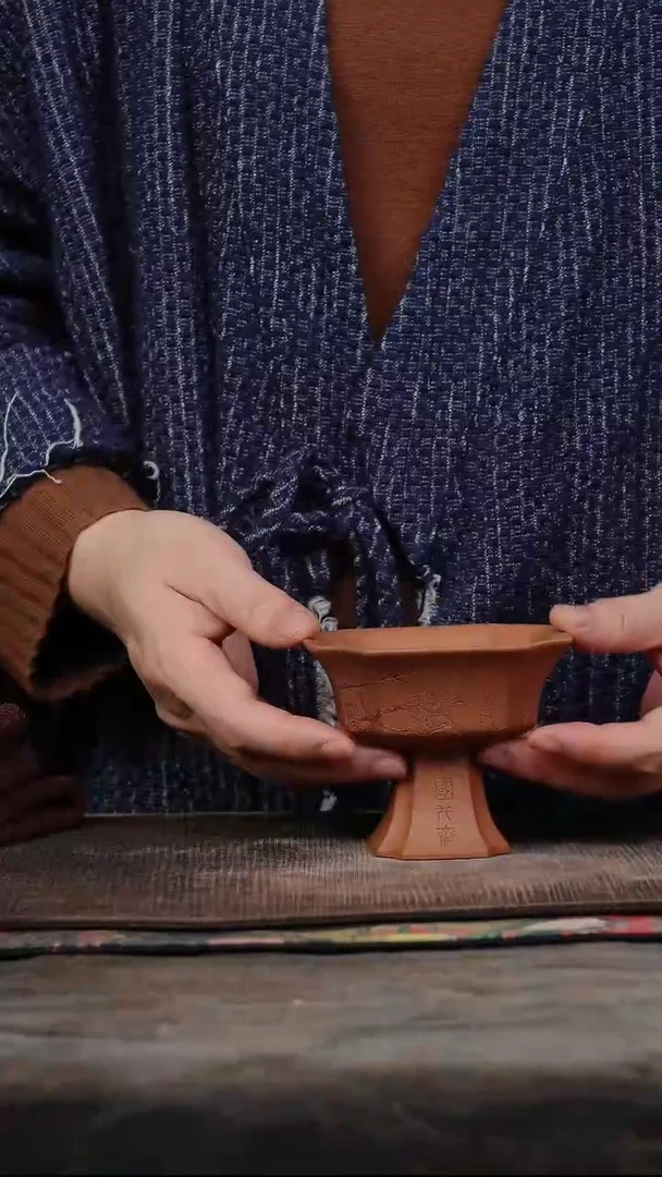 四方刻绘梅花接底紫砂杯
