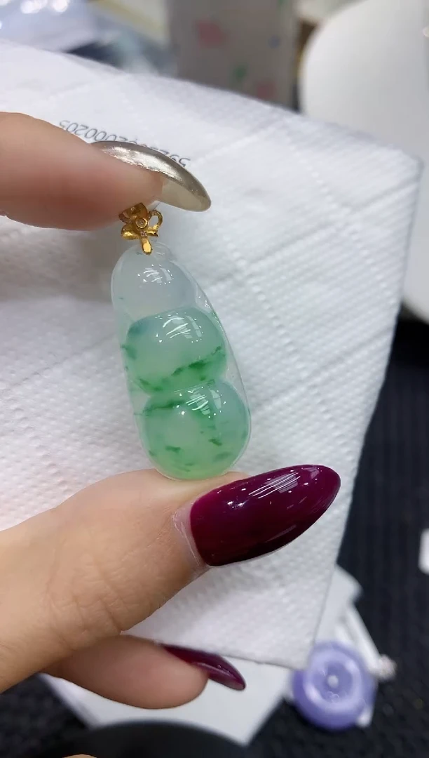 翡翠18K金镶嵌颈饰111111111111