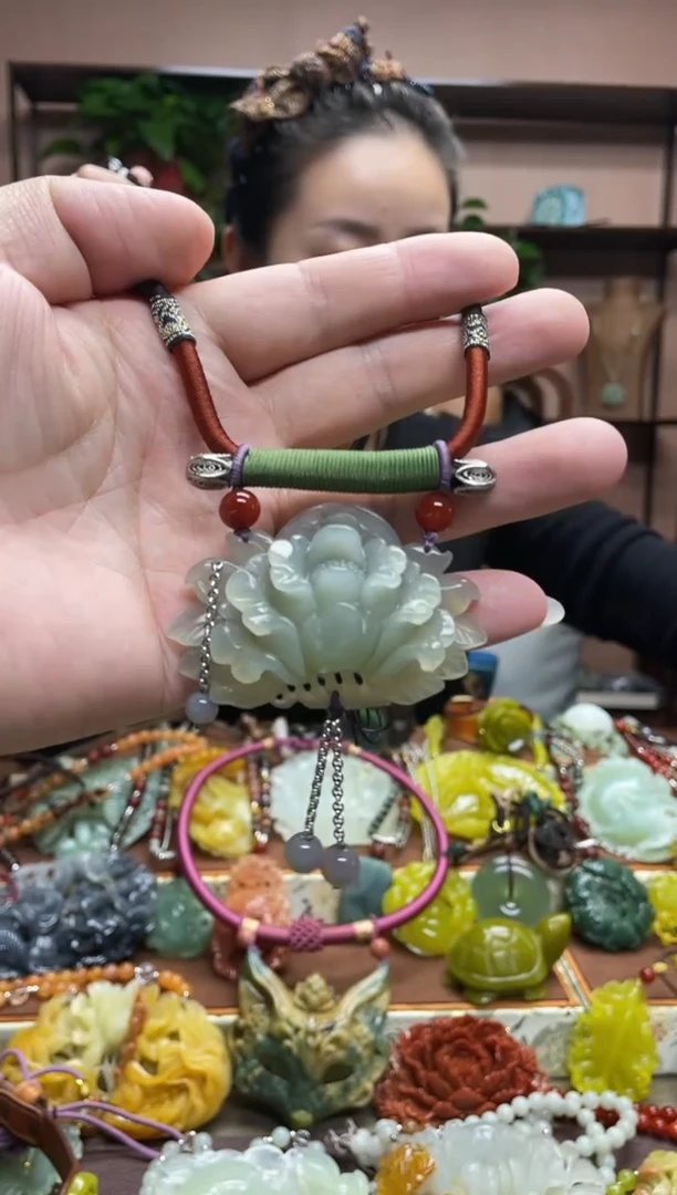 未镶嵌岫玉吊坠·