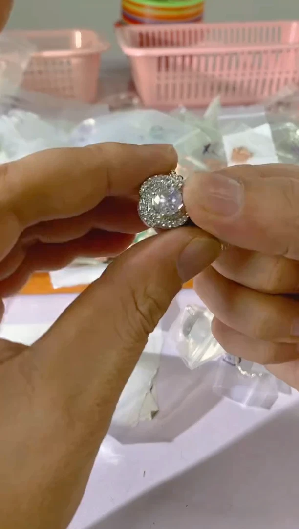 【闪购商品】水晶颈饰银S925镶嵌X66红宝，蓝宝，多样性发一件赠链