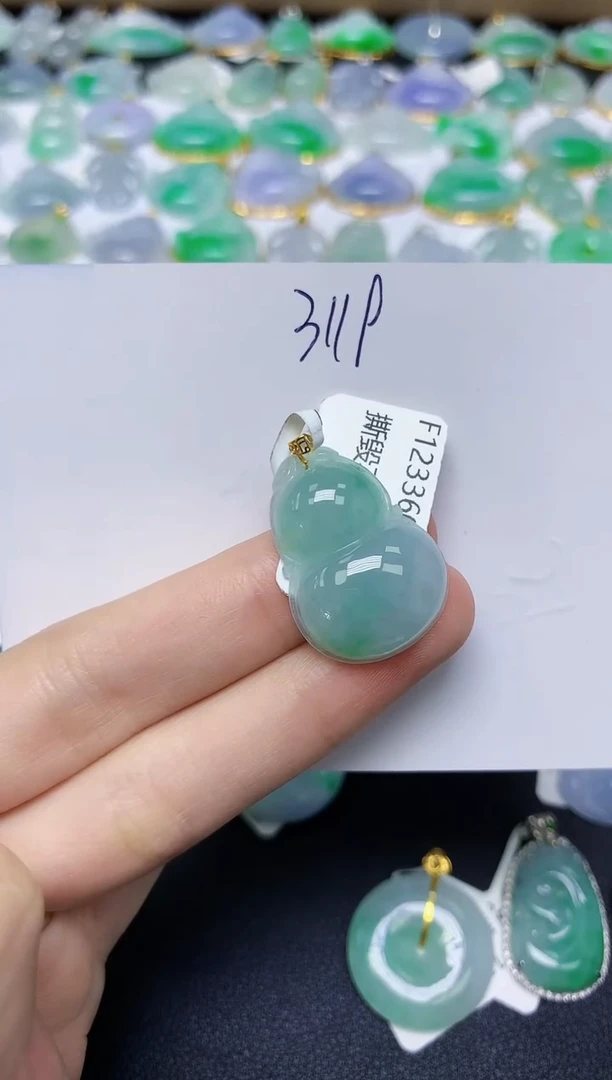 翡翠18K金镶嵌颈饰 天然缅甸翡翠A货