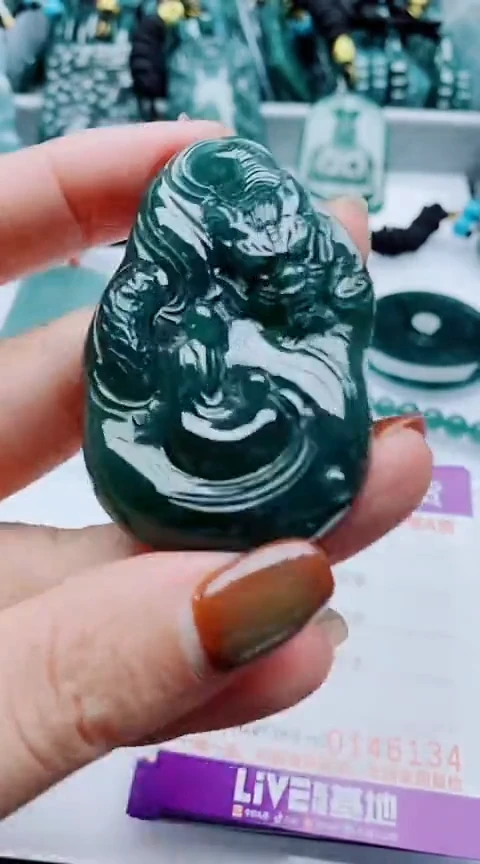 颈饰未镶嵌翡翠
