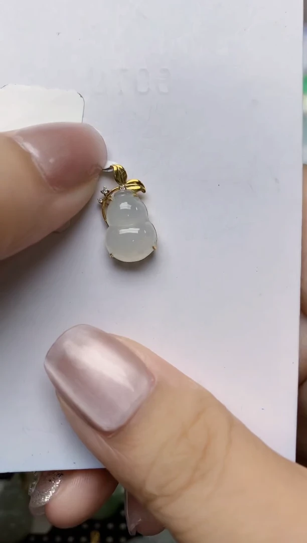 翡翠18K金镶嵌颈饰天然缅甸A货翡翠