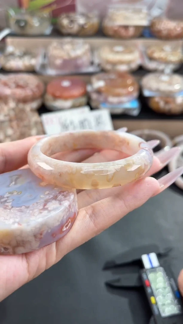 未镶嵌手镯石英质玉54