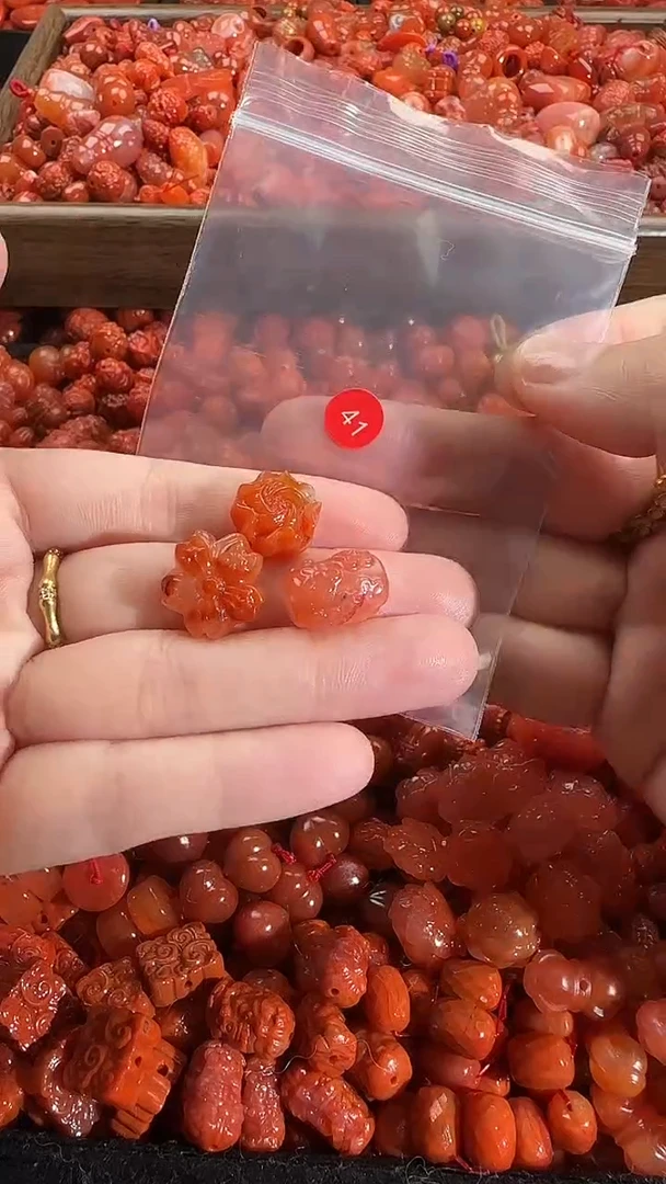 颈饰未镶嵌南红玛瑙1