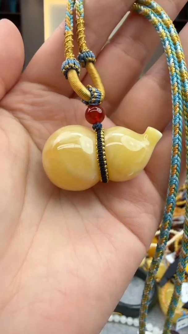 琥珀颈饰未镶嵌175秒拍号 假一罚三