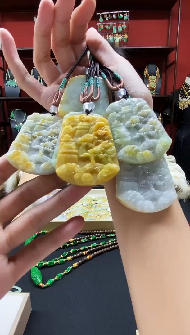 颈饰未镶嵌翡翠吊坠多样发其一