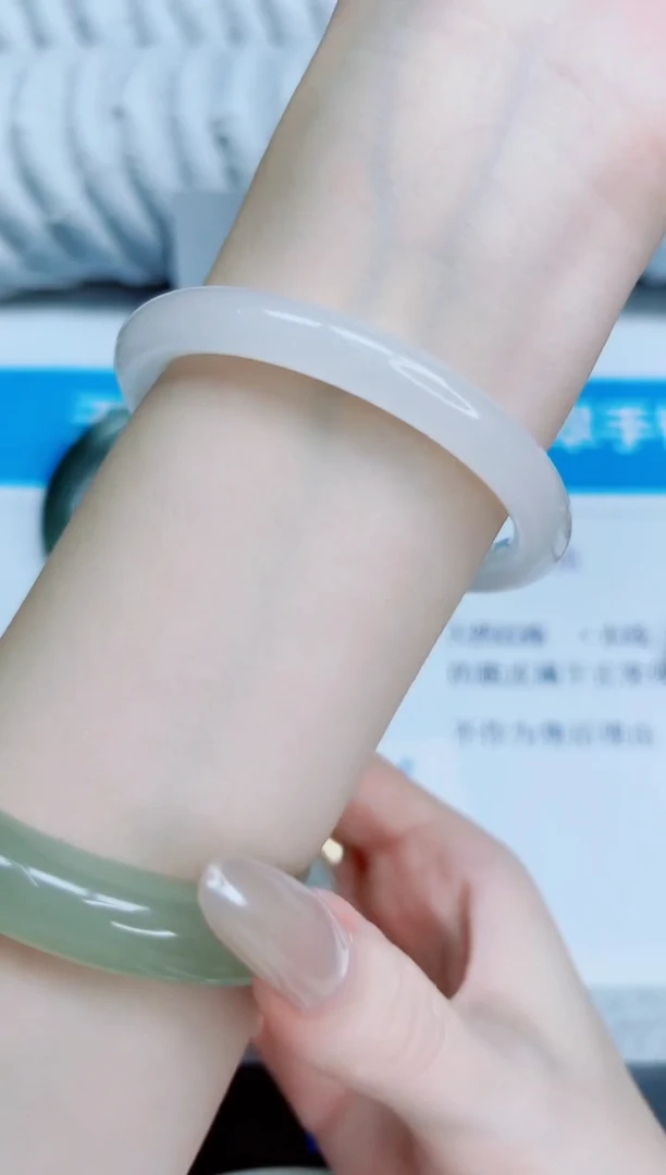 未镶嵌手镯石英质玉182/55