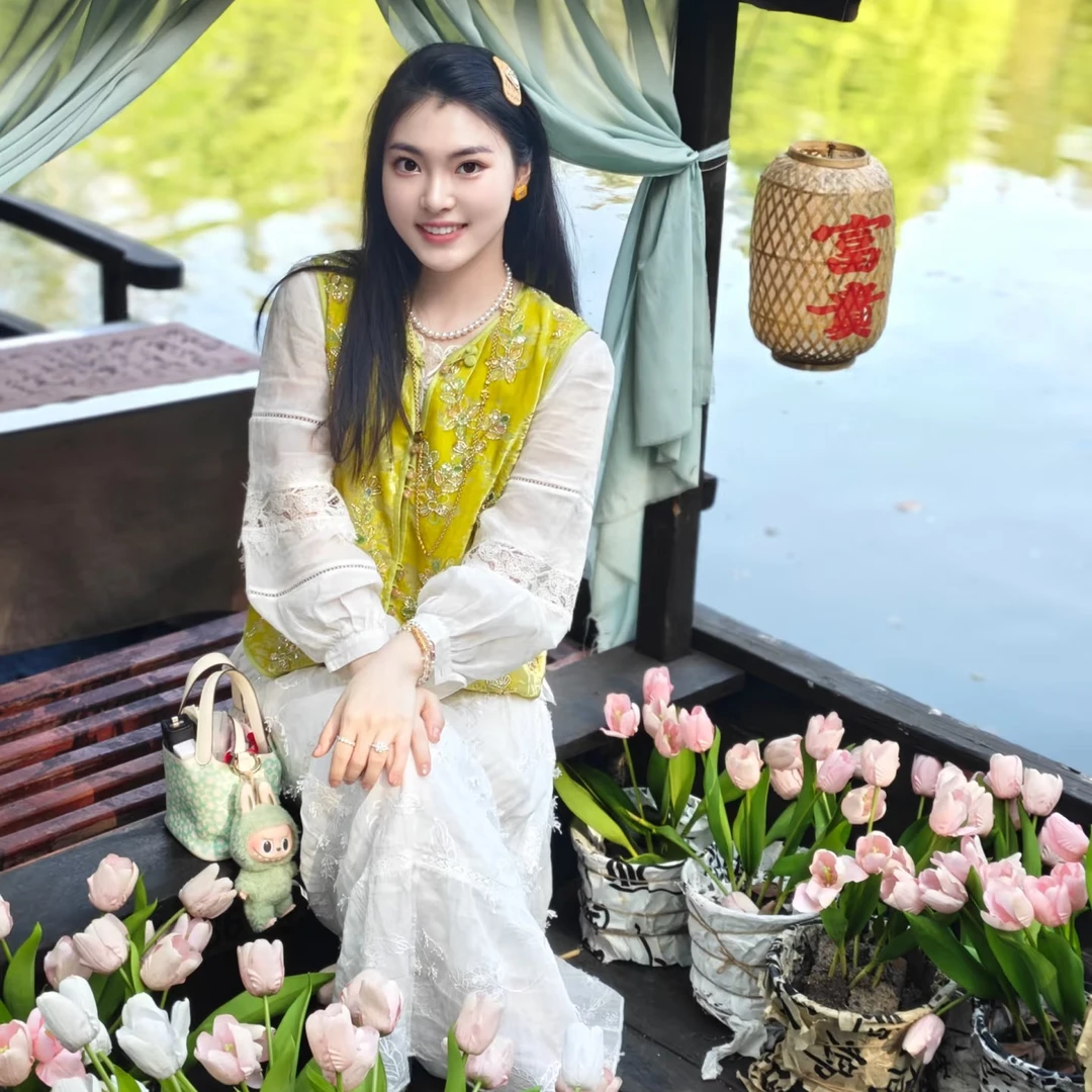 PM王囡囡 黄绿色丝绒花朵国风中式马甲 ND1A0692