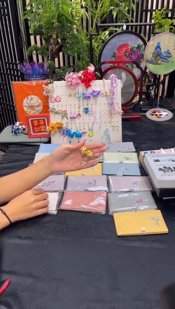 织绣小*子非遗苏绣饰品