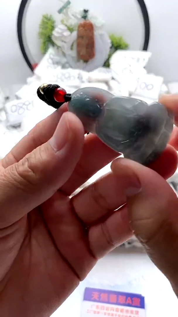 翡翠未镶嵌颈饰小观音