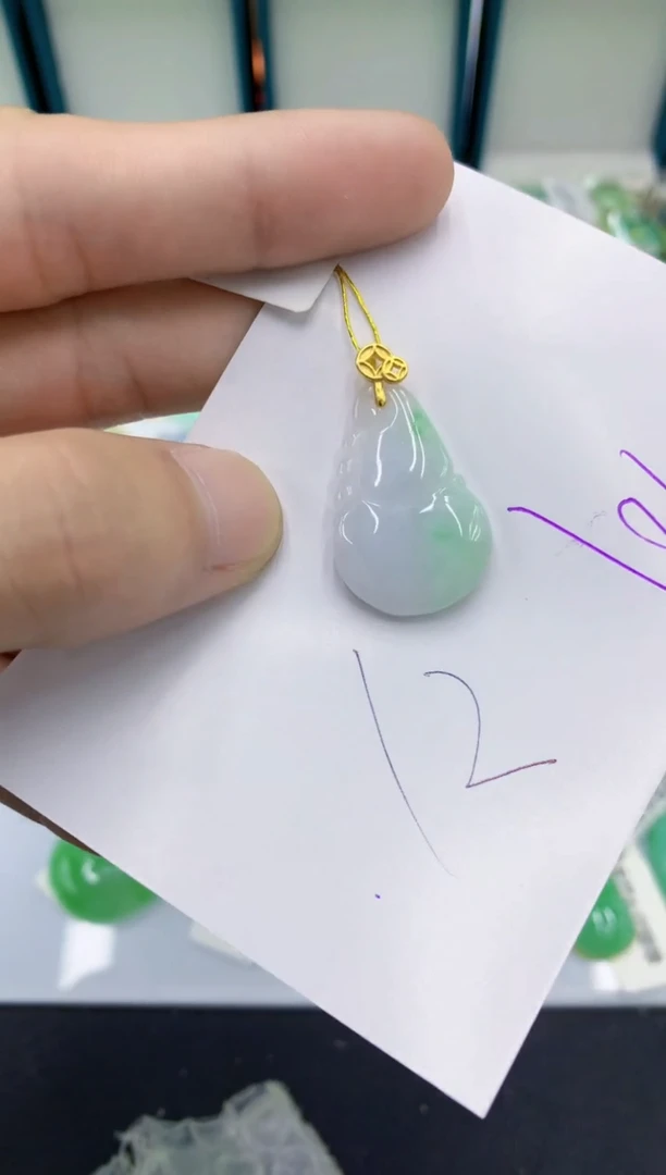 翡翠挂件未镶嵌翡翠