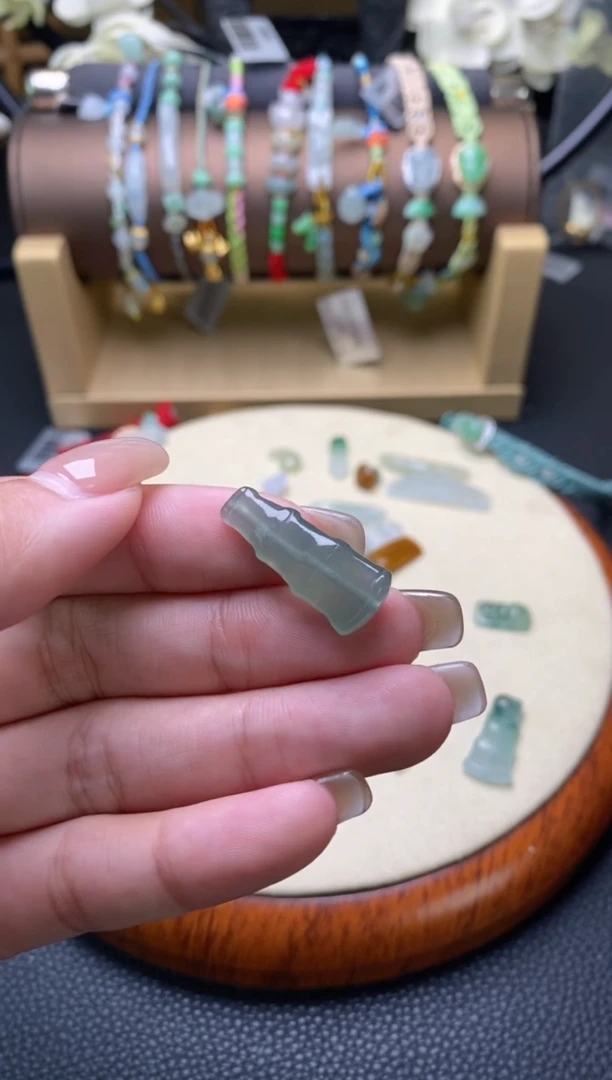 颈饰未镶嵌翡翠净货15582